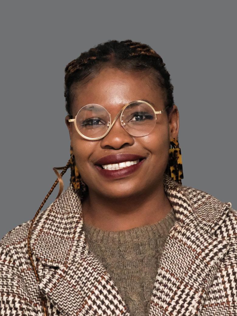 Dr V Mabunda